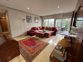 Un appartement calme avec jardin